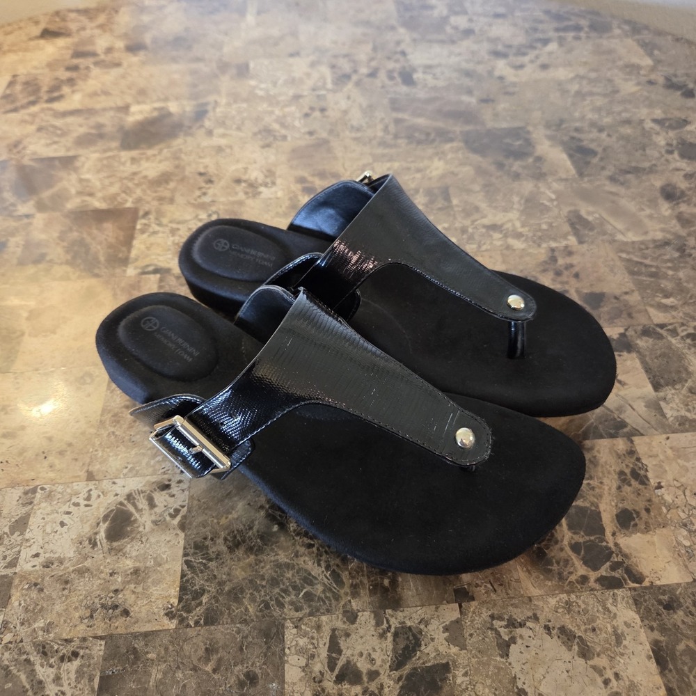 GIANI BERNINI Memory Foam Rivver Sandals Size 7.5 WIDE casual comfort chic